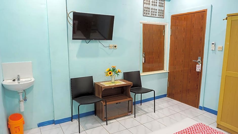 Vaccinated Staff - OYO 2088 Grha Blue Sky Syariah