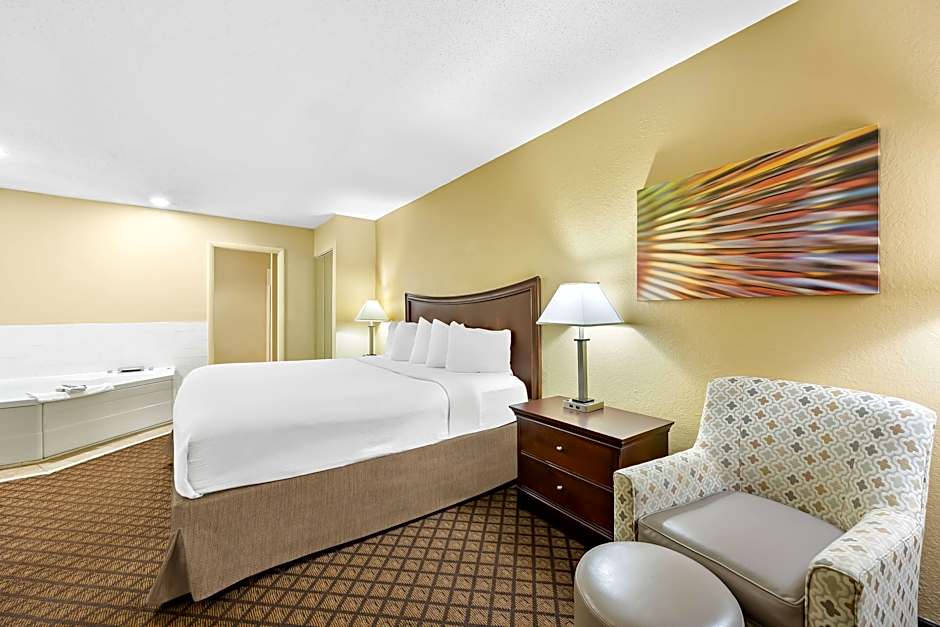 Photo 1 of 7 of 1 King Bed Suite, Jacuzzi®, Corner