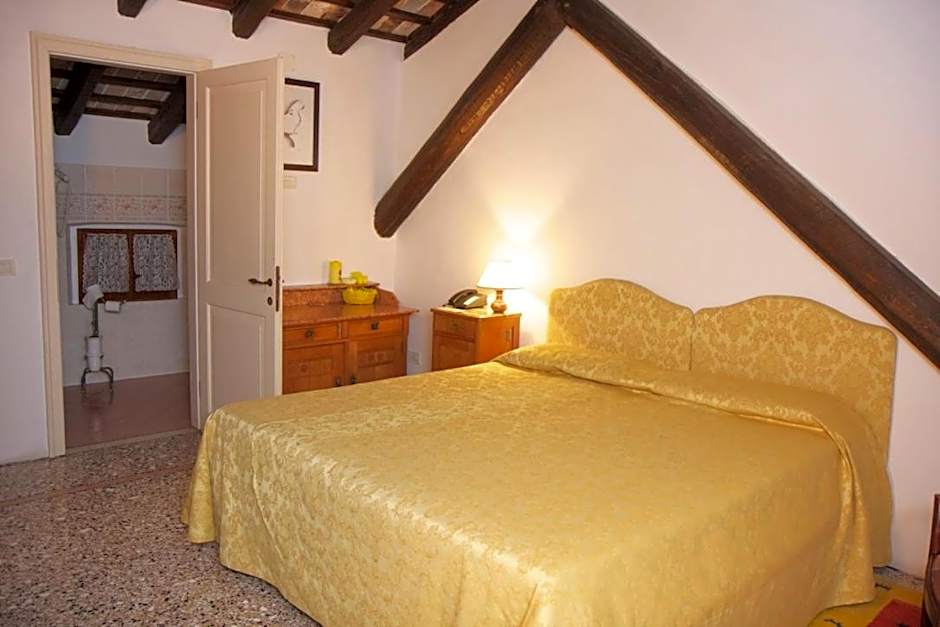 Zdjęcie 1 z 4 — 1 Double Bed or 2 Beds