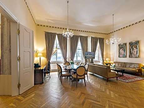 Mucha King Suite with Street View