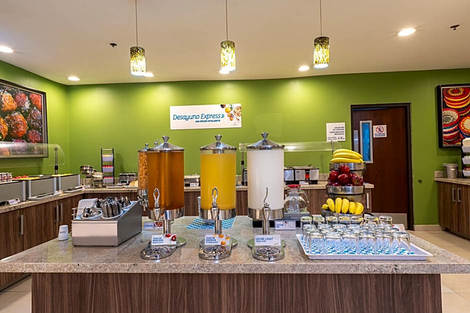 Holiday Inn Express & Suites Guadalajara Aeropuerto By IHG