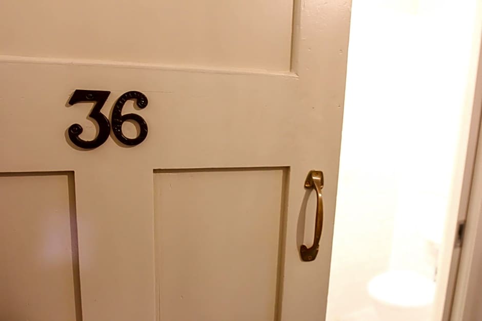 Alpine Hotel, Eat Drink Sleep