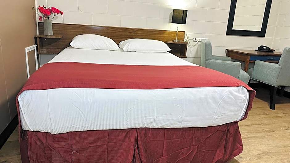Travellers Motel