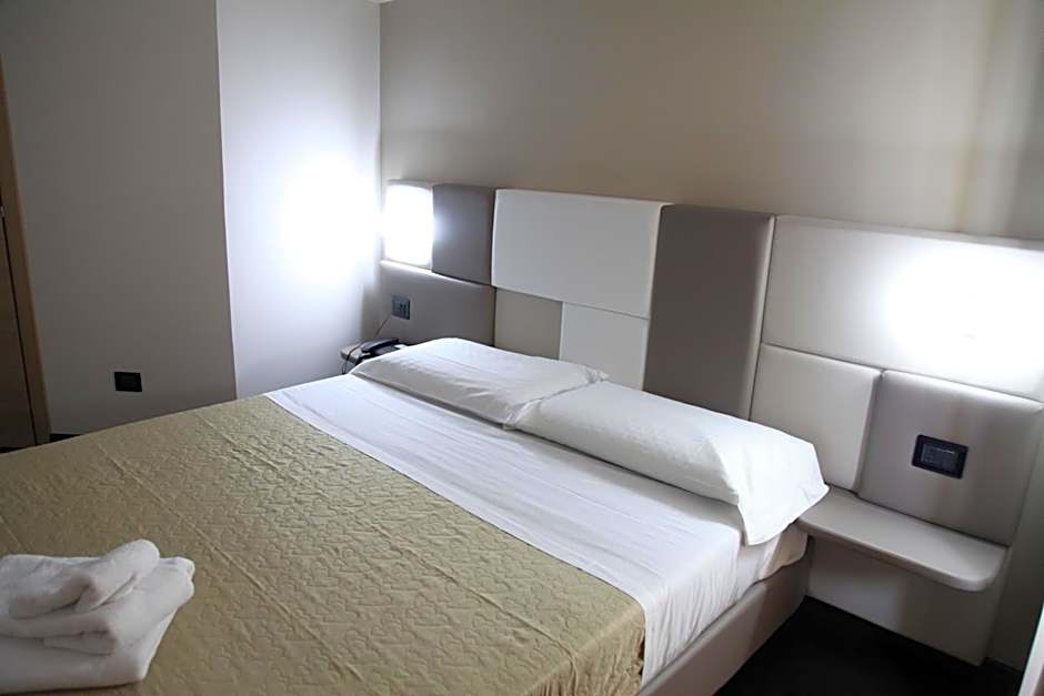 Hotel Sogni D'Oro Airport
