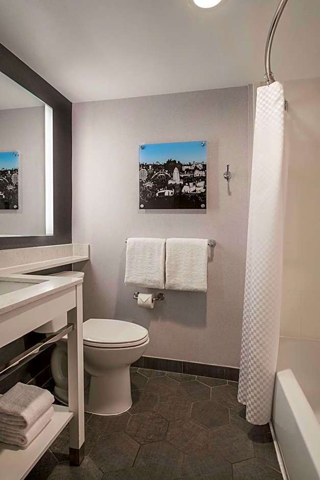 Four Points by Sheraton Los Angeles Westside
