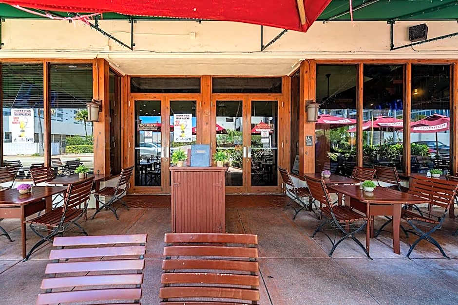 Norman s Hotel and Dining