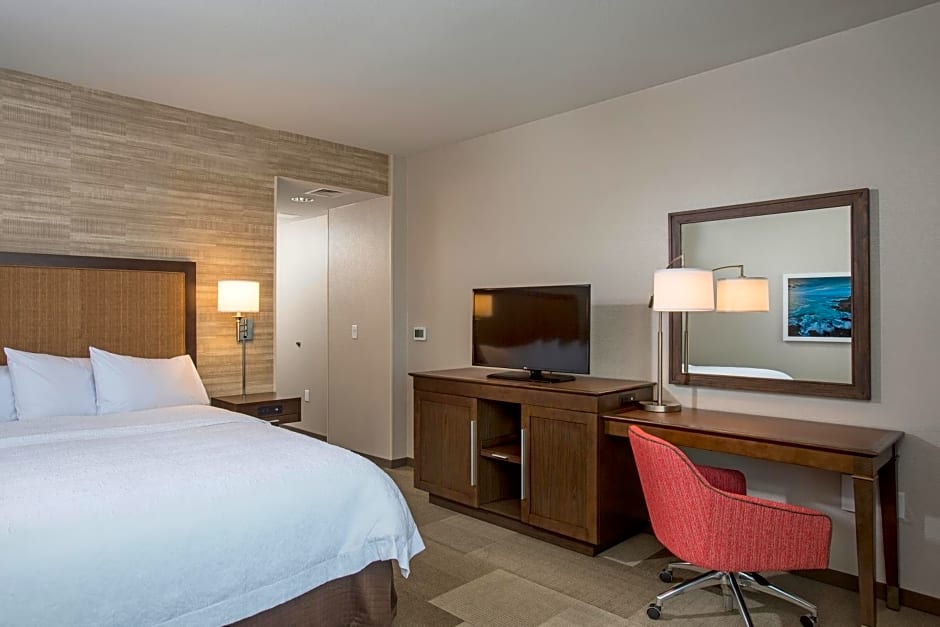 Hampton Inn & Suites Oahu/Kapolei, HI - FREE Breakfast