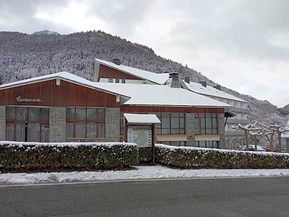 Hotel y Apartamentos SNO Isaba