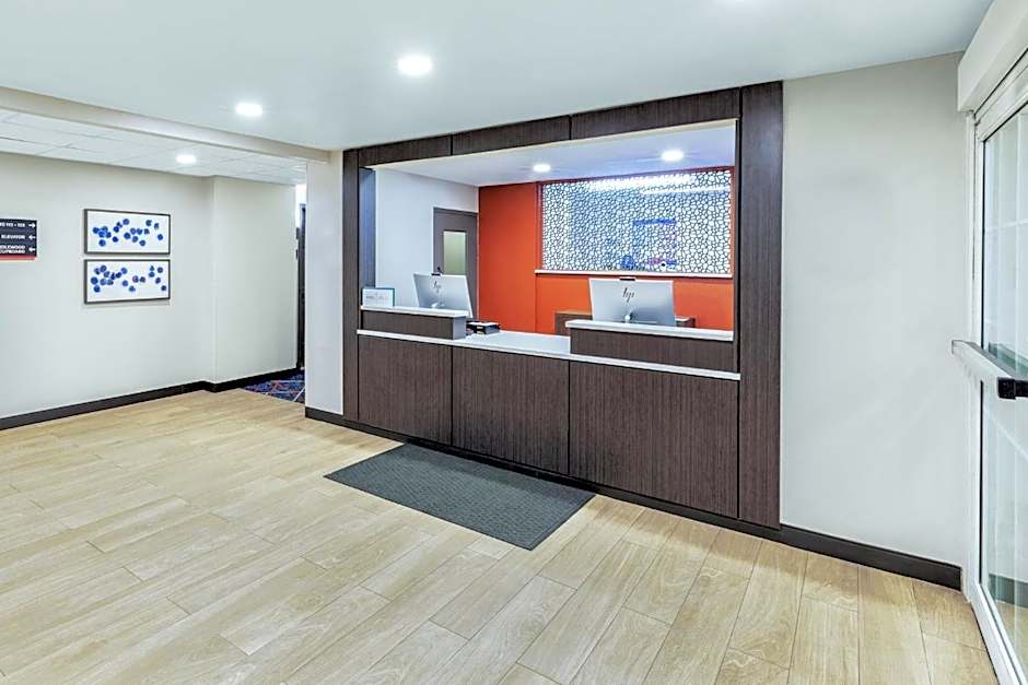 Candlewood Suites Topeka Hotel By IHG