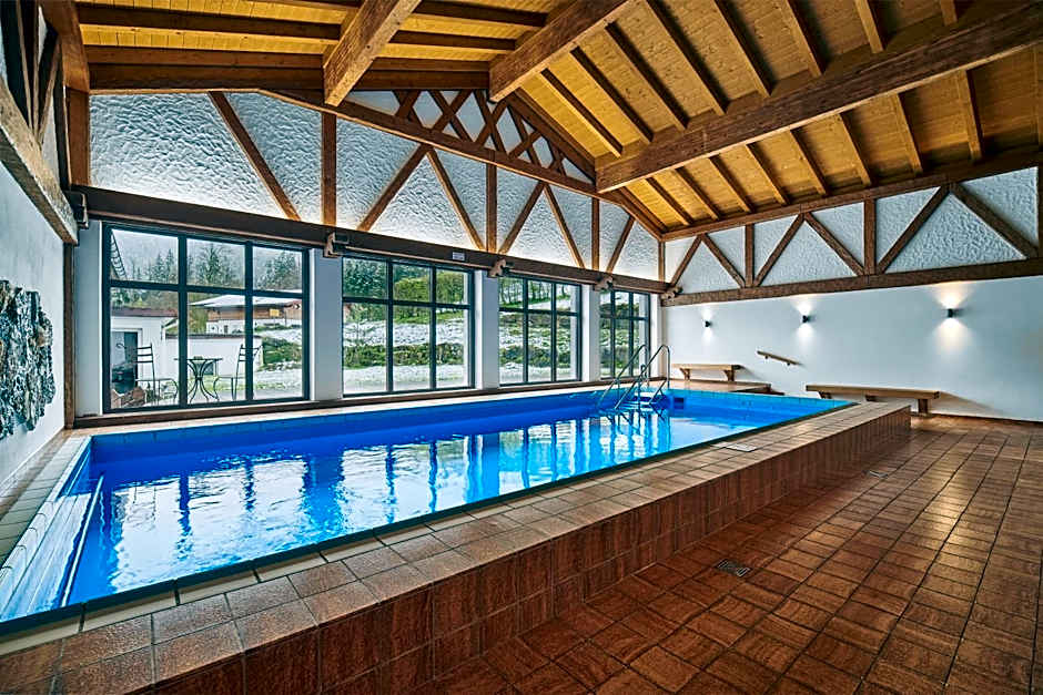 Aktivhotel & Gasthof Schmelz Ihr familienfreundliches Urlaubs Hotel mit Wellness Hallenbad, Alpensauna neu ab Februar 2026 Chiemgau Karte
