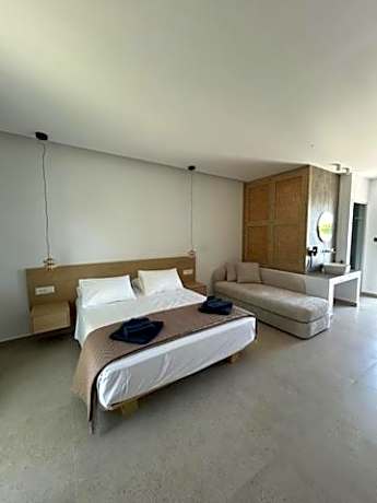 Suite with Shared Pool