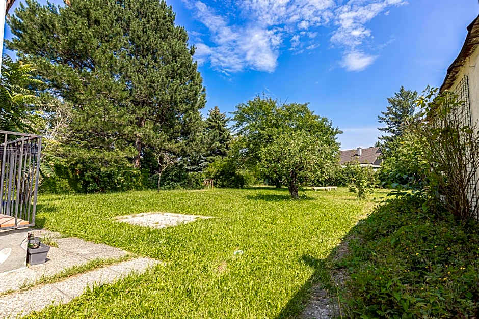 Comfy Rooms in Shared villa with Terrace and Garden