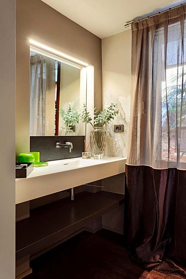 Charming House Iqs