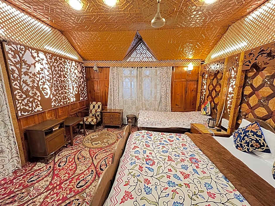 Young Shahzada Group of Houseboats