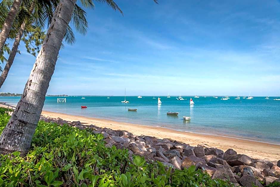 Metro Advance Apartments & Hotel