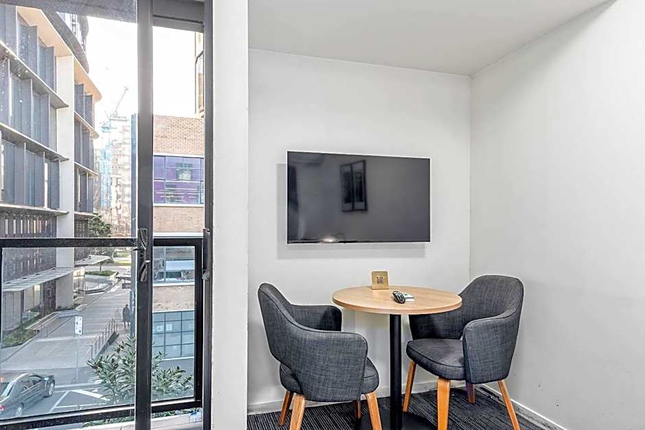 City Edge North Melbourne Apartment Hotel