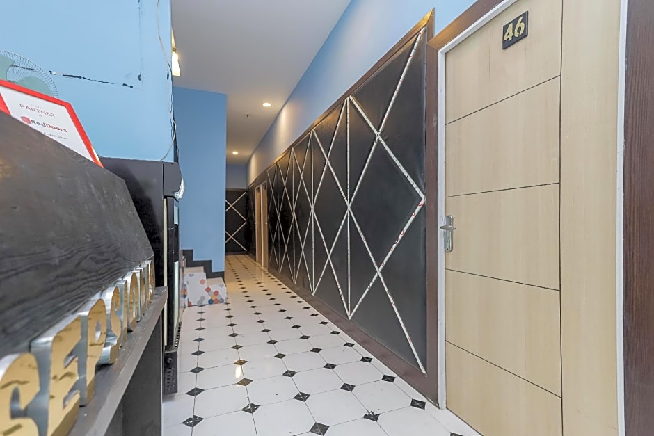 RedDoorz near Mayapada Hospital Surabaya