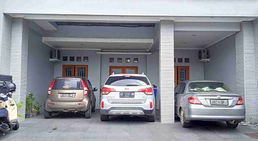 Guest House Pinarak 2 Syariah near GOR Satria Purwokerto Mitra RedDoorz