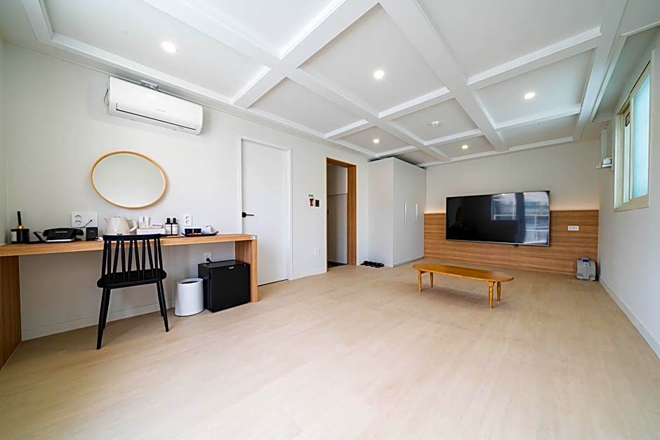 DongBaek Hotel Gohyeon