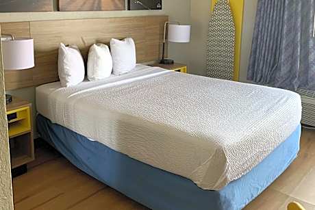 Queen Room - Non-Smoking