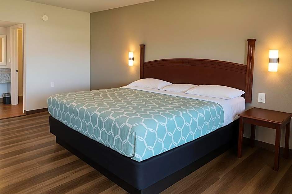 American Inn & Suites