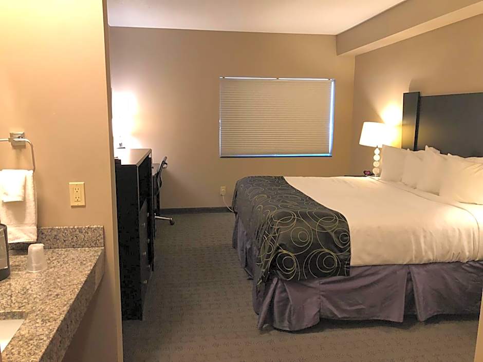 Okoboji Inn & Suites