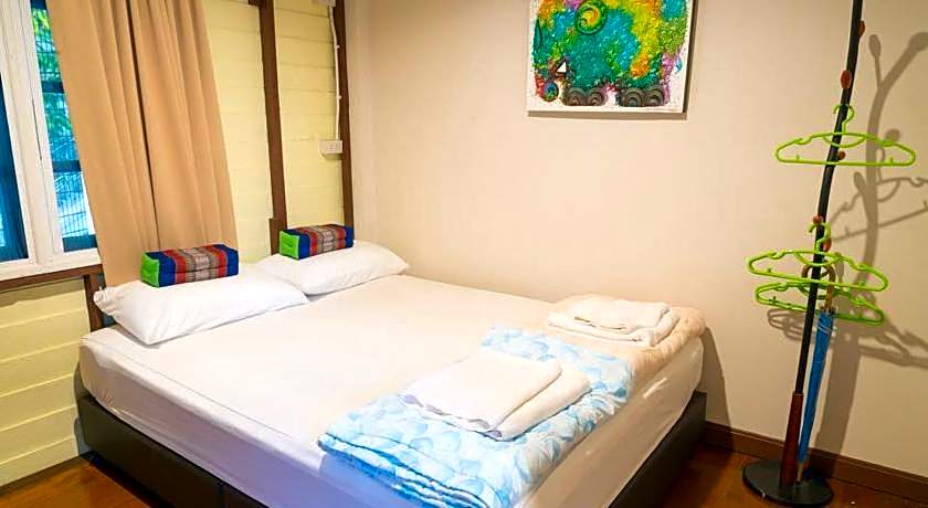 Nang Ta Yon @ Ban Thap Chang Hostel