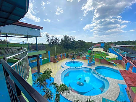 RedDoorz Plus @ Lhexlyn Resort San Narciso 