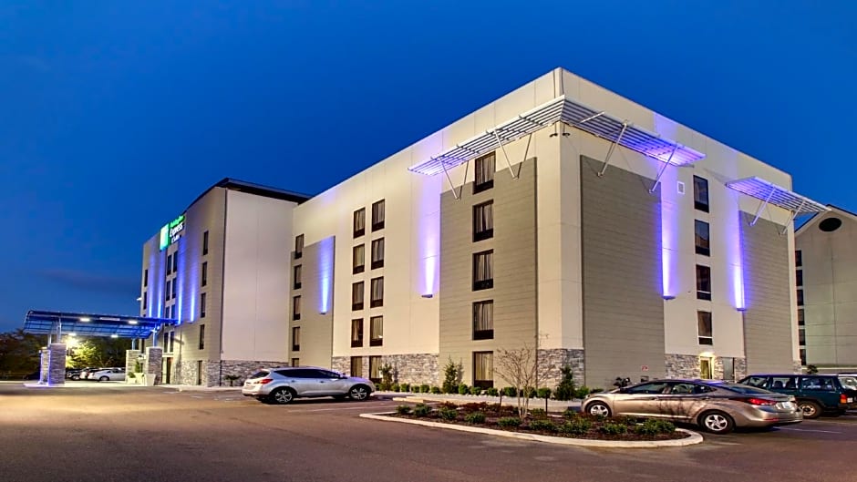 Holiday Inn Express & Suites Jackson Downtown - Coliseum