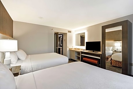 Premium Queen Suite with Two Queen Beds - Non-Smoking
