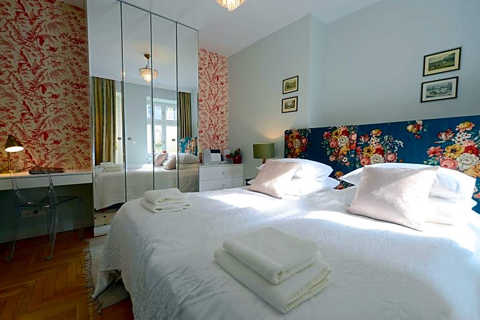 Crystal Suites Chez Helena