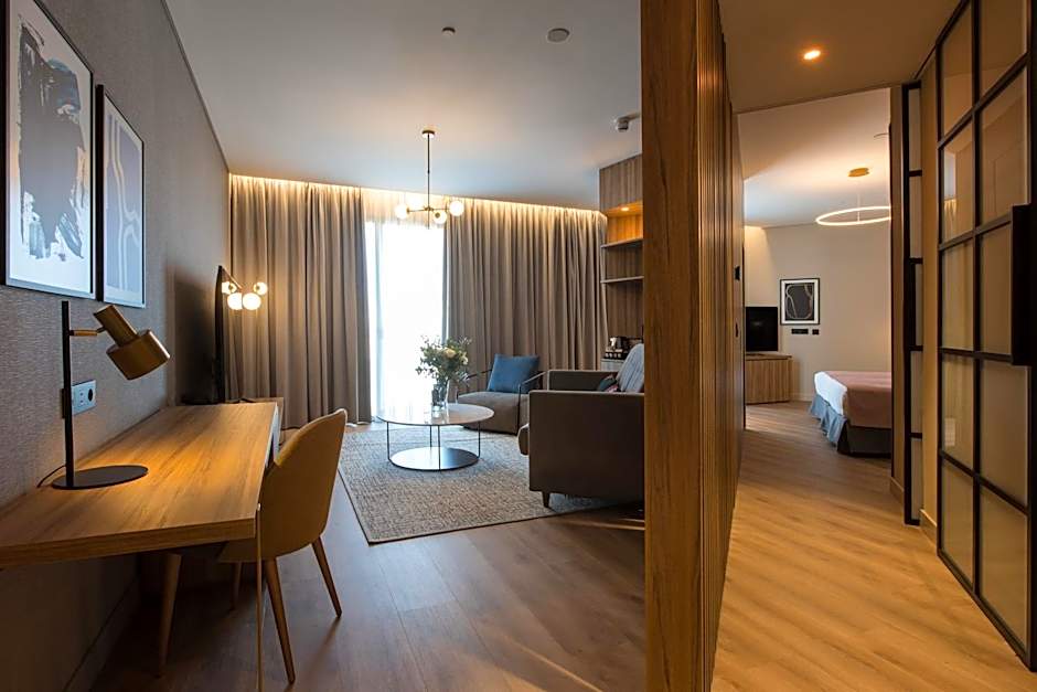 Hotel Giralda Center