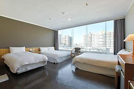 Quintuple Room