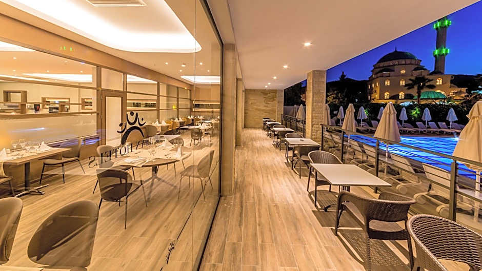 Julian Club Hotel