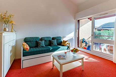 One-Bedroom Apartment with Alcove/Mezzanine (6 Adults)