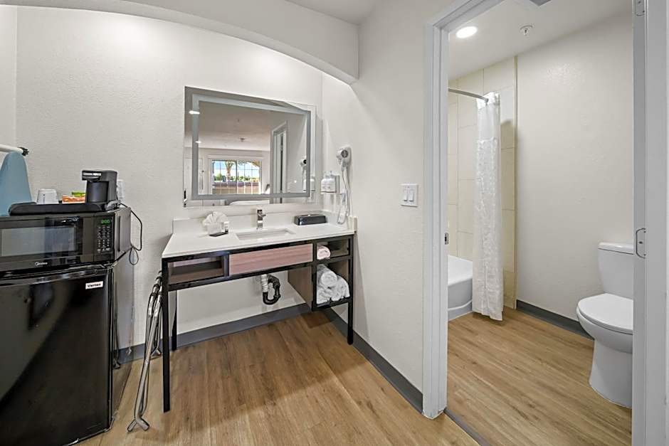 Ramada by Wyndham Ontario