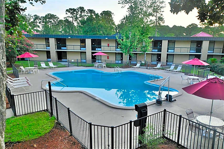 Ramada by Wyndham Jacksonville Hotel & Conference Center