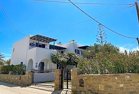 Villa Gelly's Studios