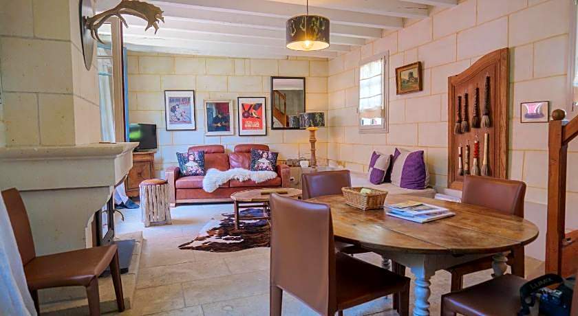 Le Chateau de Candes, sa Tour et ses Suites.