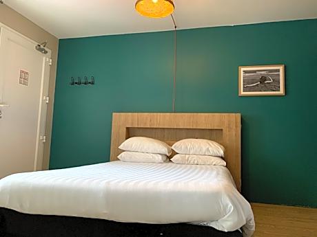 Family Room with Garden View