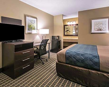 1 King Bed, Nonsmoking