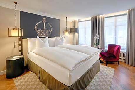 Standard Queen Room