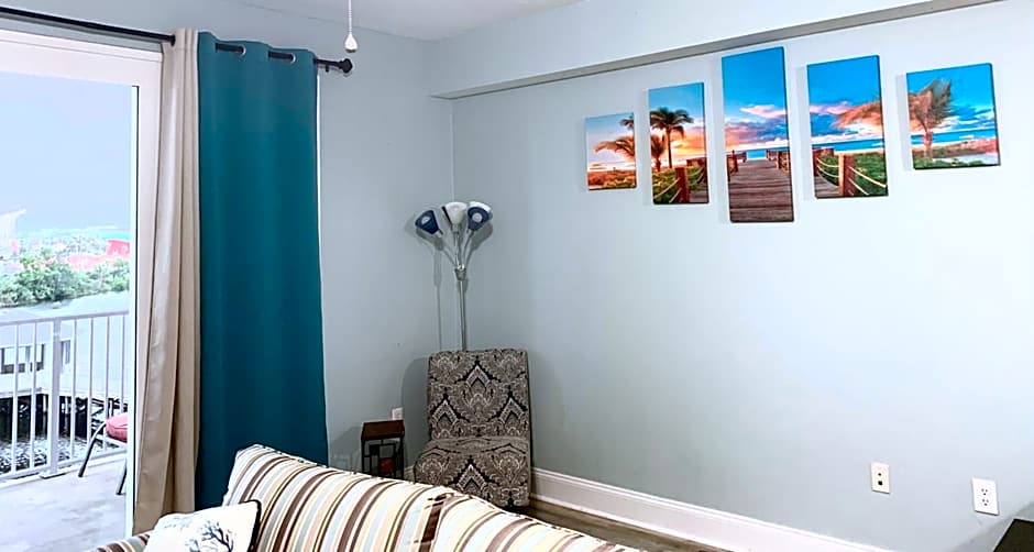 LAKETOWN 5 POOLs STEPS TO BEACH FAMILY FRIENDLY