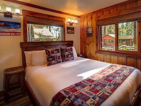 Stand Alone Fireplace -Cottage-Ensuite with Bath-Luxury