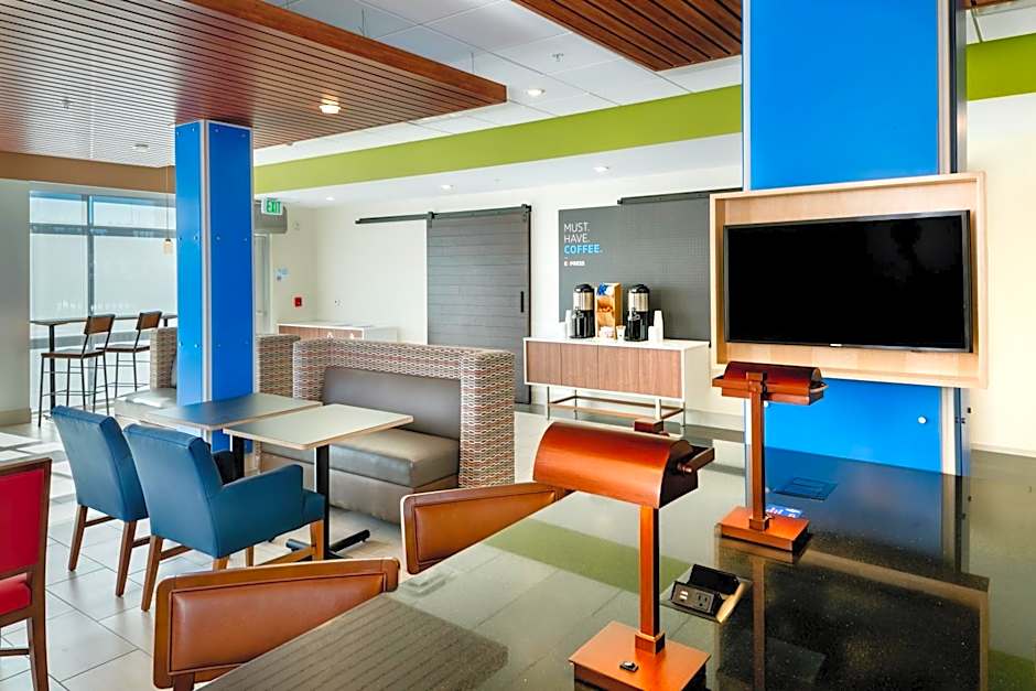 Holiday Inn Express & Suites Bend South By IHG