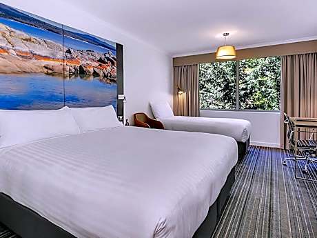 Deluxe King Room with Single Bed