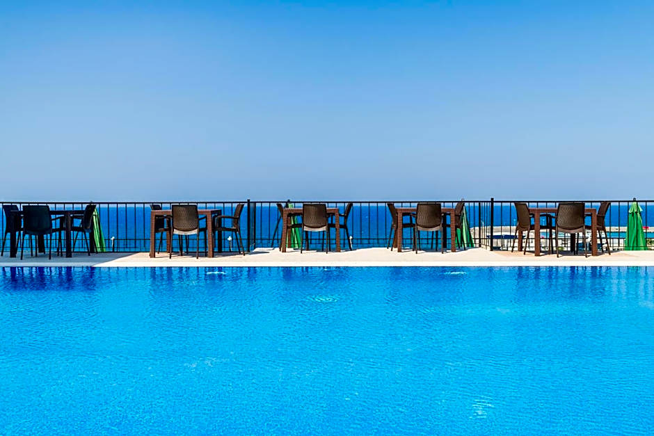 Olivia Palm Hotel