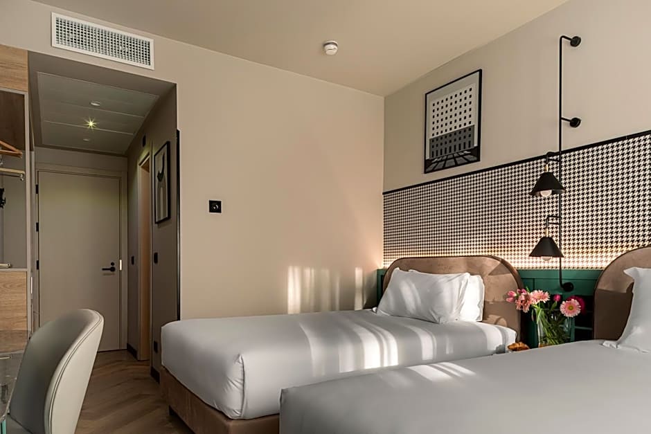 Living Place Hotel