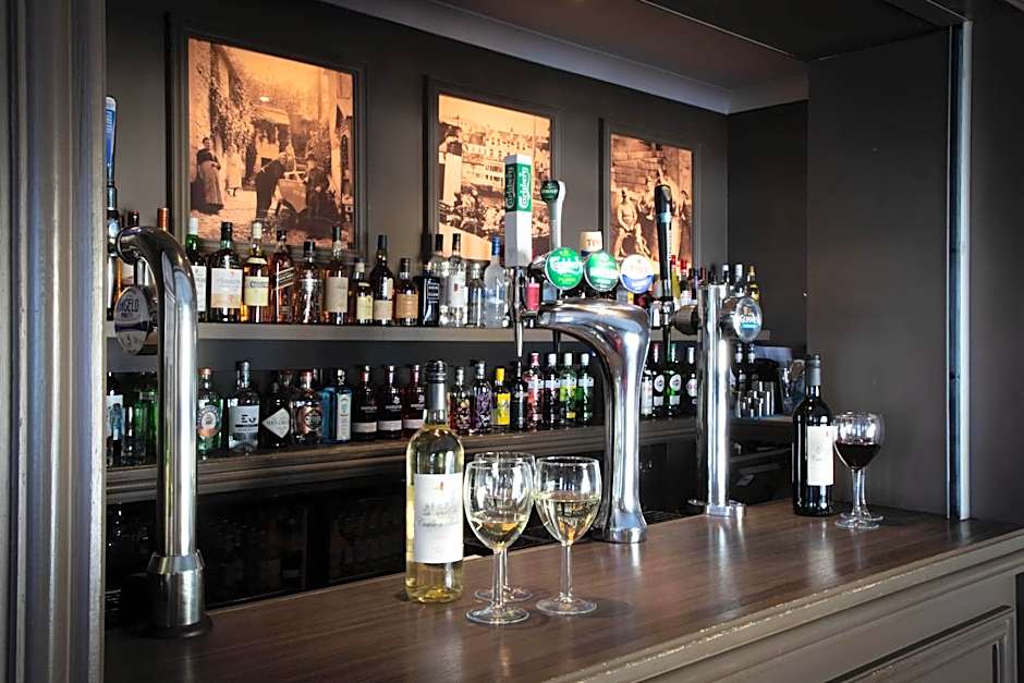 Ship and Castle Hotel