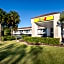Super 8 by Wyndham Naples